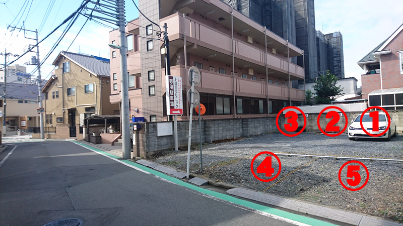 近隣駐車場は道路を超えて北側に5台分